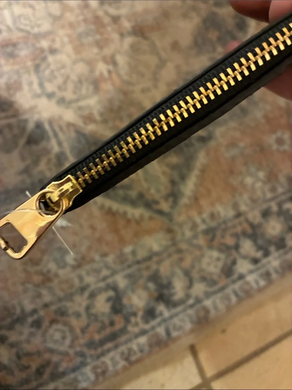 LOFT Black Croc-Embossed‎ Patent Zip Card Case